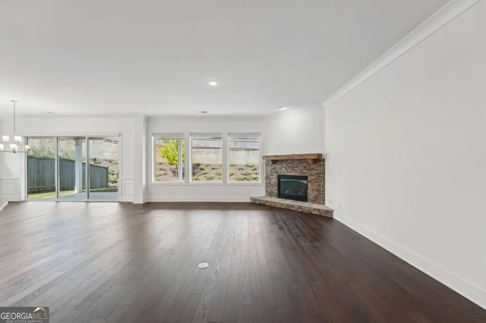 716 Elizabeth TRL Woodstock, GA 30189