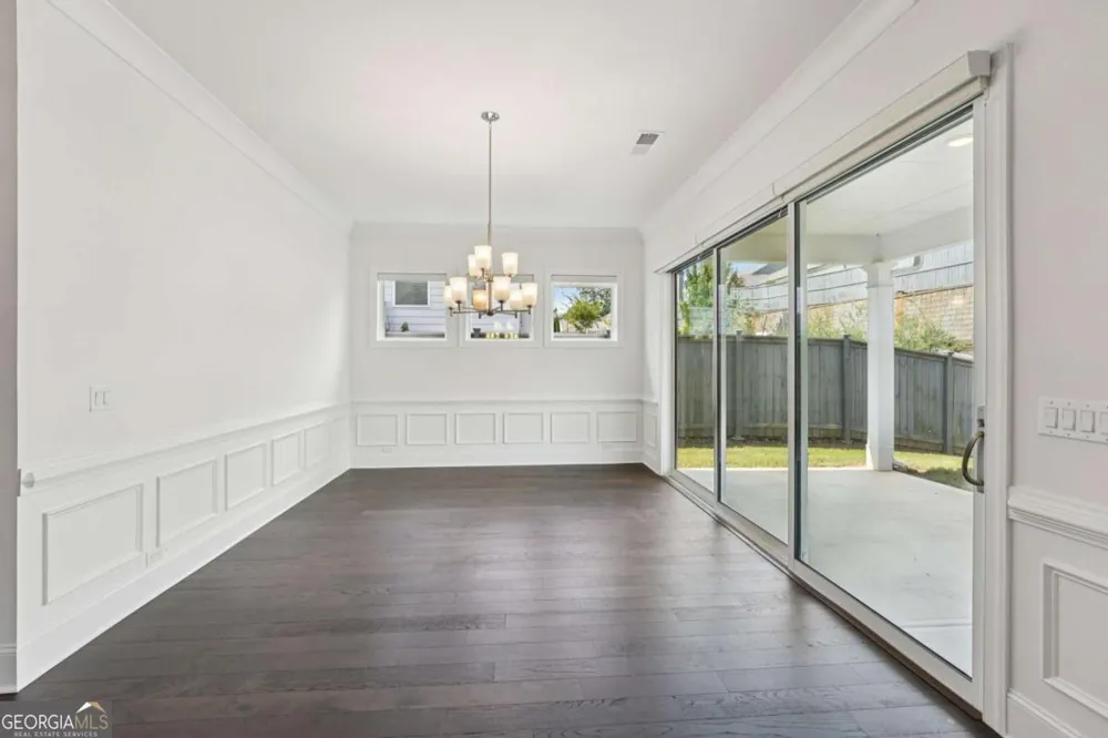 716 Elizabeth TRL Woodstock, GA 30189