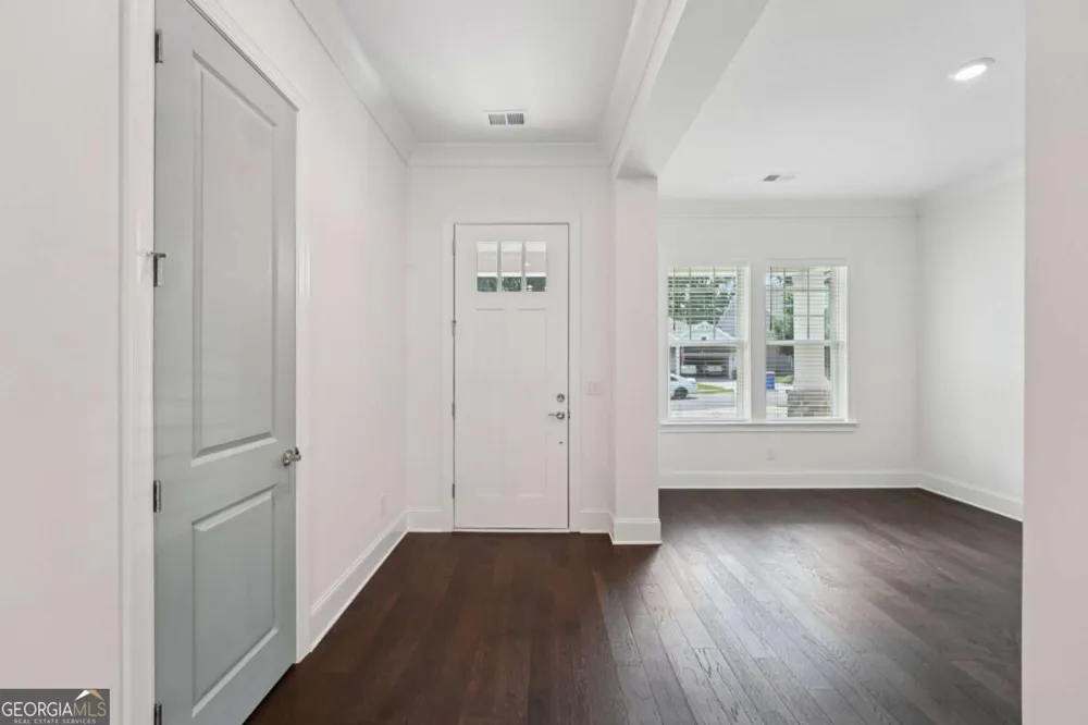 716 Elizabeth TRL Woodstock, GA 30189