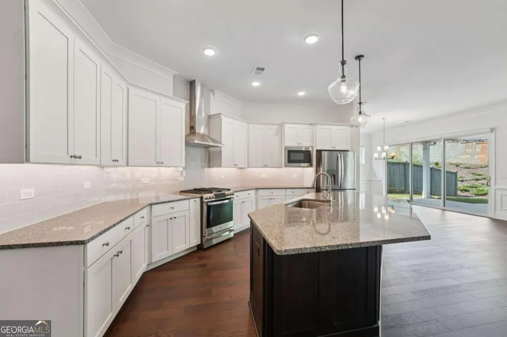 716 Elizabeth TRL Woodstock, GA 30189