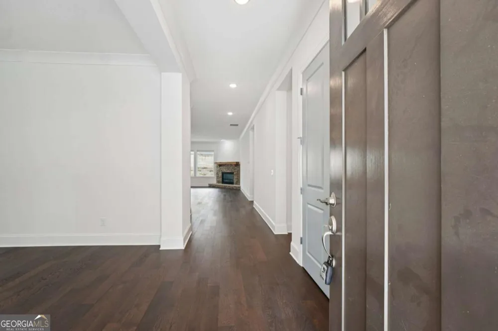 716 Elizabeth TRL Woodstock, GA 30189