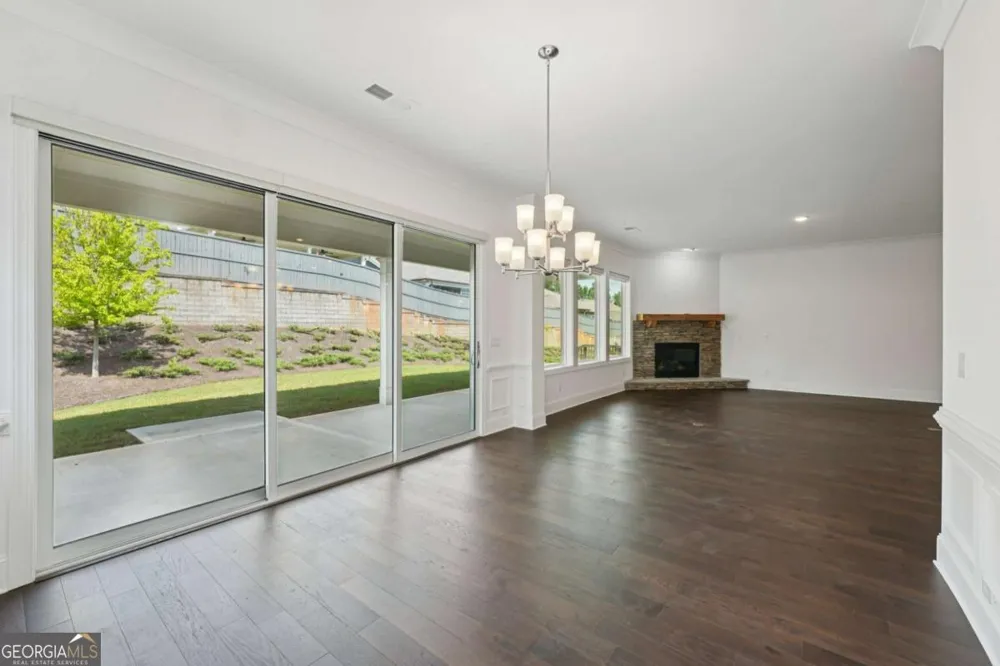 716 Elizabeth TRL Woodstock, GA 30189