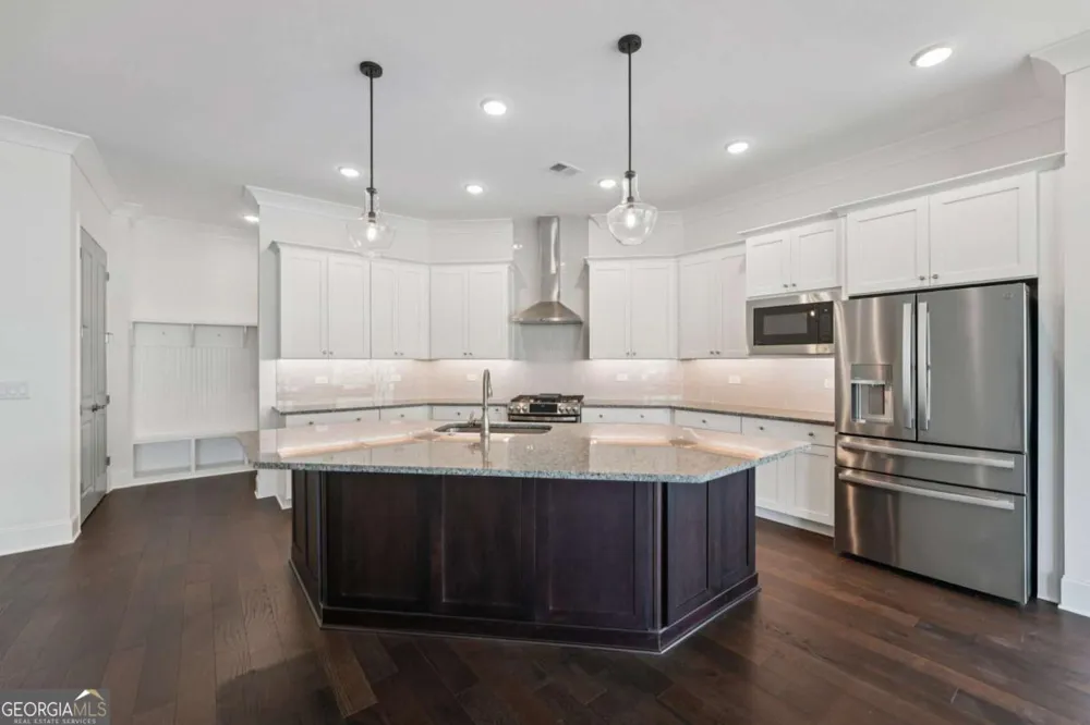 716 Elizabeth TRL Woodstock, GA 30189