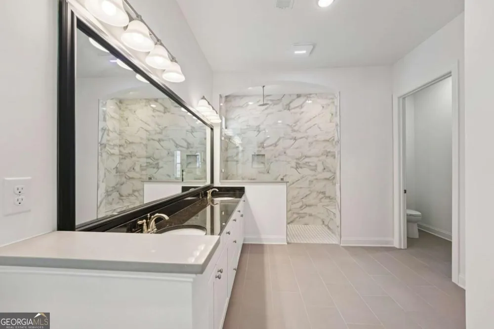 716 Elizabeth TRL Woodstock, GA 30189