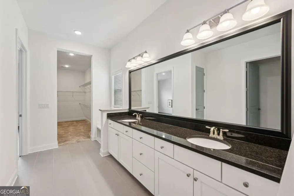 716 Elizabeth TRL Woodstock, GA 30189