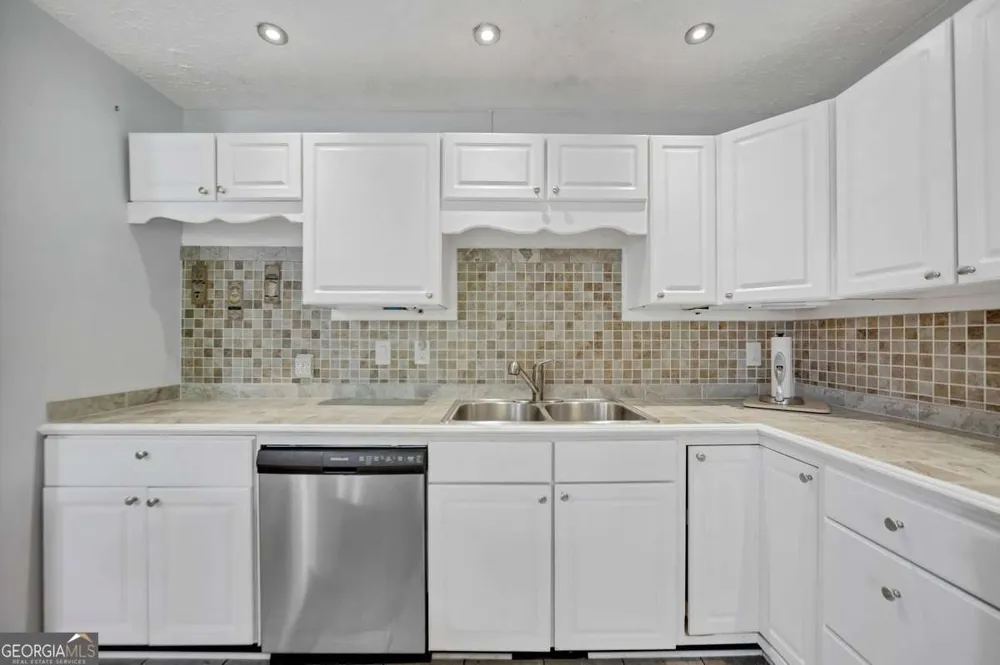 126 Silver Fox DR Dawsonville, GA 30534