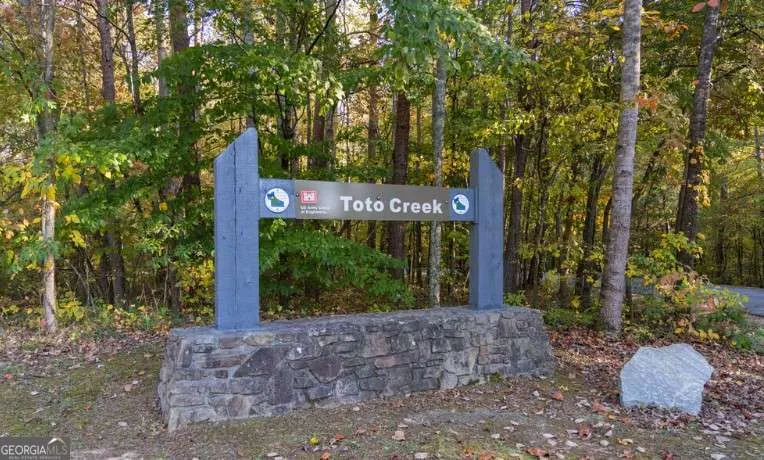 126 Silver Fox DR Dawsonville, GA 30534