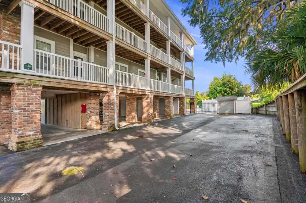 91 Screven ST Darien, GA 31305