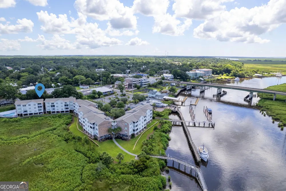 91 Screven ST Darien, GA 31305