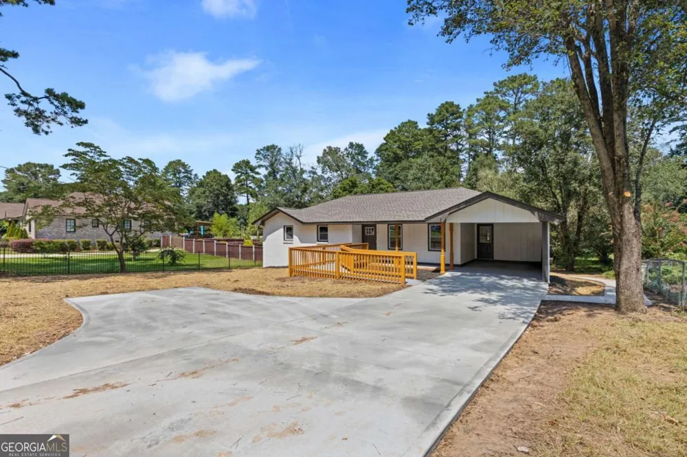 214 Lester RD NW Lawrenceville, GA 30044