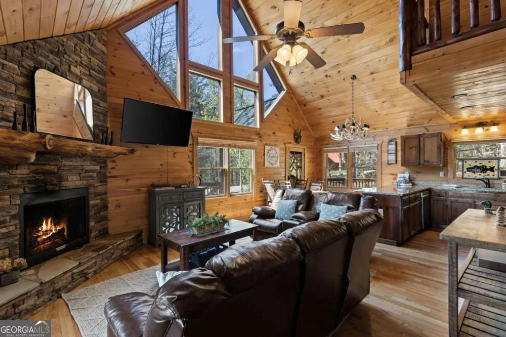 113 Dallas LN Blue Ridge, GA 30513