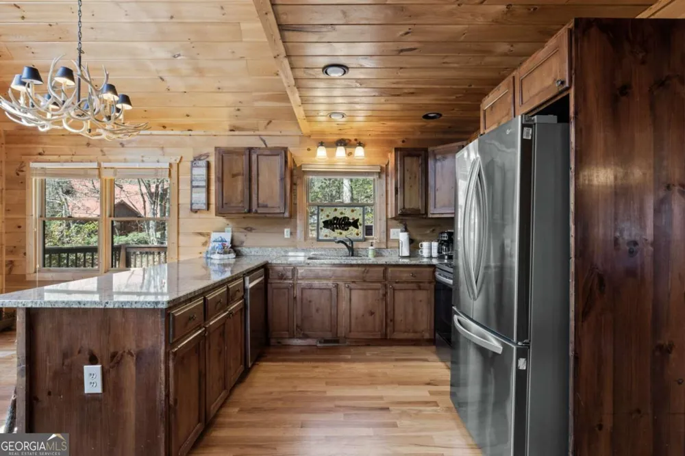 113 Dallas LN Blue Ridge, GA 30513