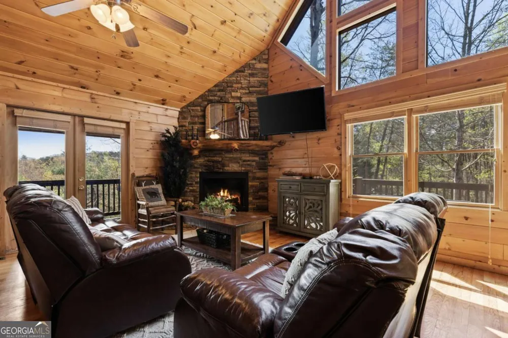 113 Dallas LN Blue Ridge, GA 30513