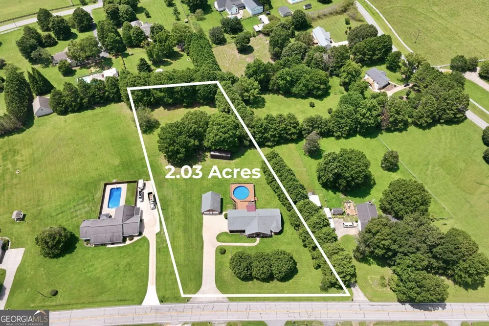 5573 Clarks Bridge RD Clermont, GA 30527