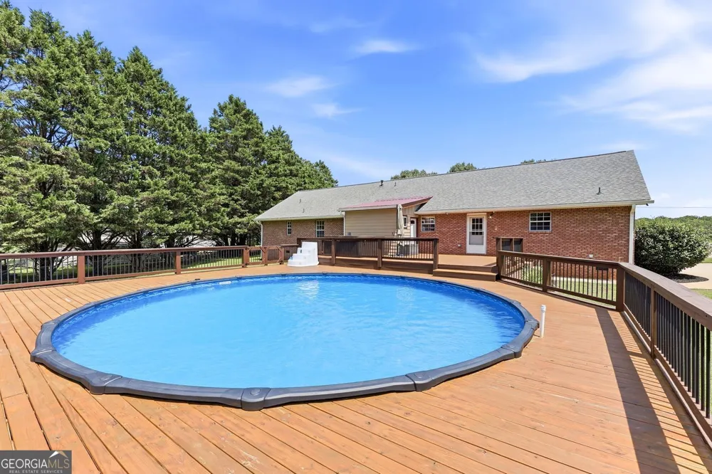 5573 Clarks Bridge RD Clermont, GA 30527