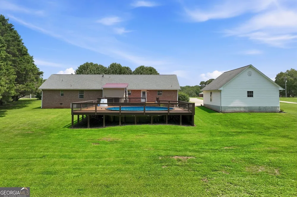 5573 Clarks Bridge RD Clermont, GA 30527