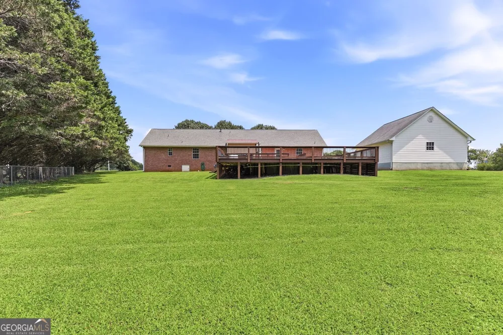 5573 Clarks Bridge RD Clermont, GA 30527