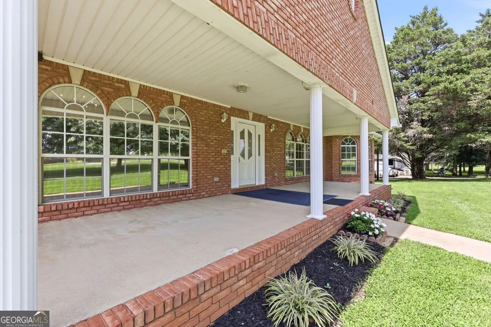 5573 Clarks Bridge RD Clermont, GA 30527