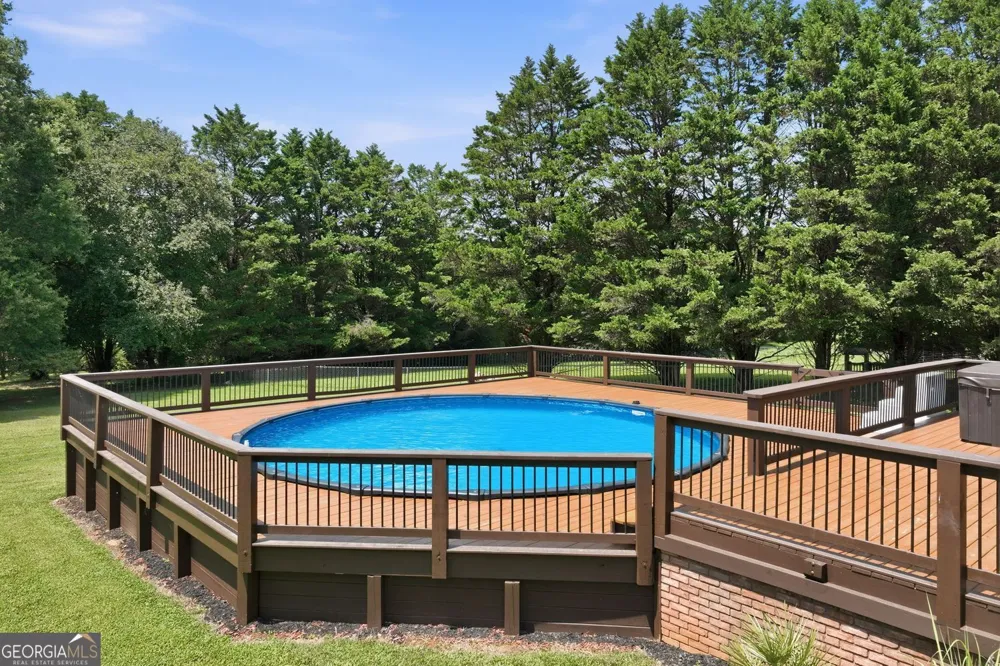5573 Clarks Bridge RD Clermont, GA 30527