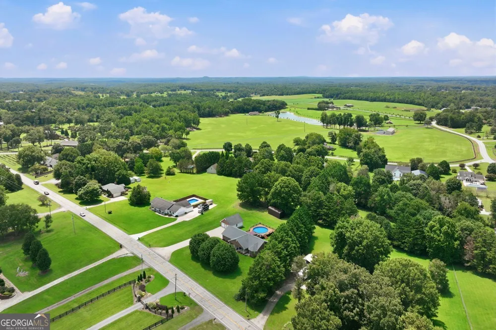 5573 Clarks Bridge RD Clermont, GA 30527
