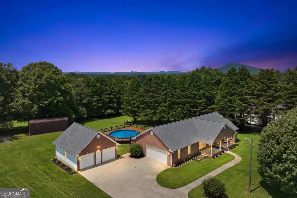 5573 Clarks Bridge RD Clermont, GA 30527