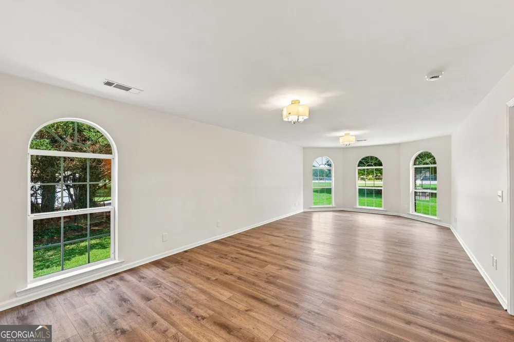 5573 Clarks Bridge RD Clermont, GA 30527