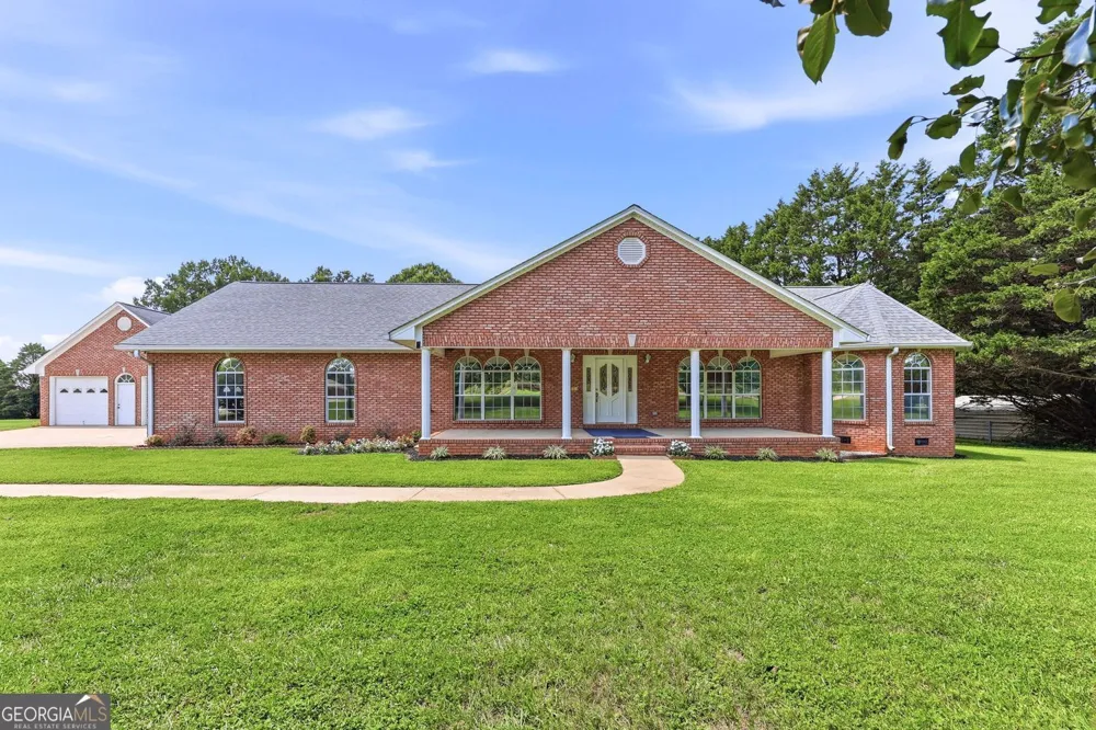 5573 Clarks Bridge RD Clermont, GA 30527