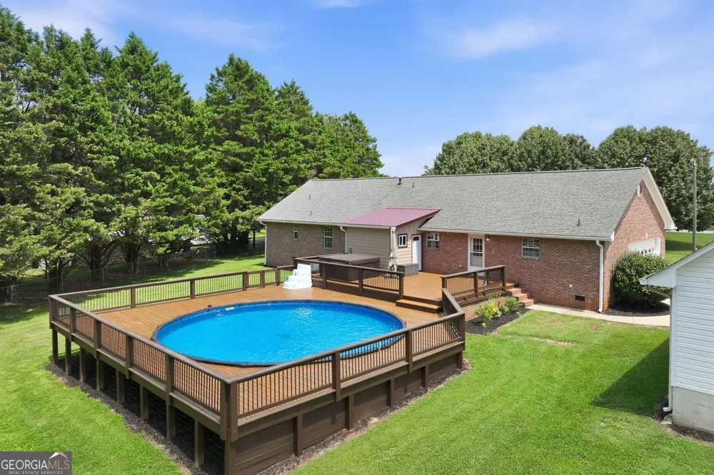 5573 Clarks Bridge RD Clermont, GA 30527