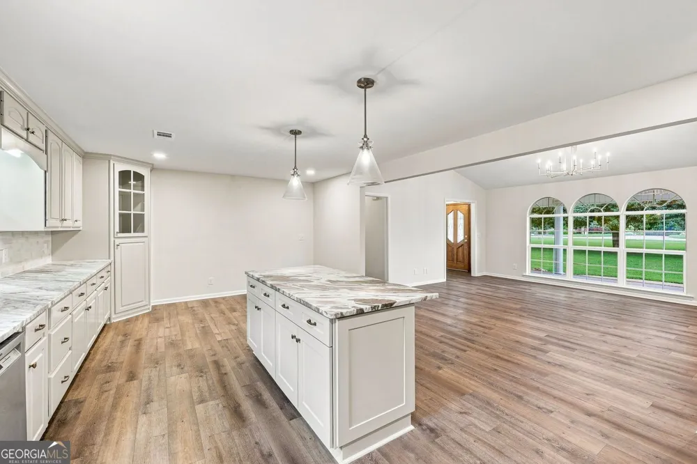 5573 Clarks Bridge RD Clermont, GA 30527