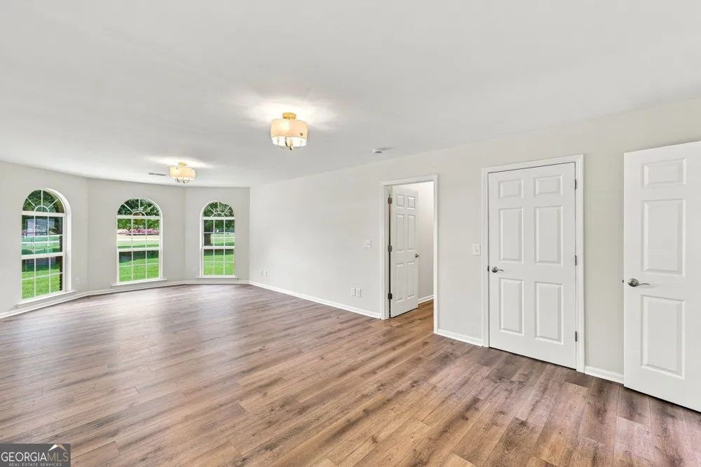 5573 Clarks Bridge RD Clermont, GA 30527
