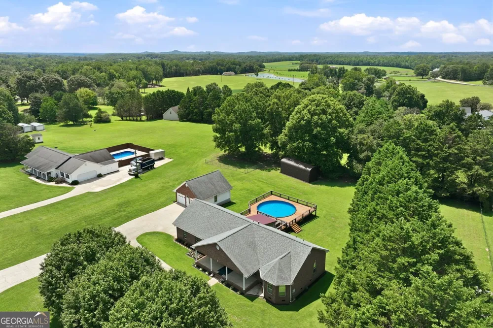5573 Clarks Bridge RD Clermont, GA 30527