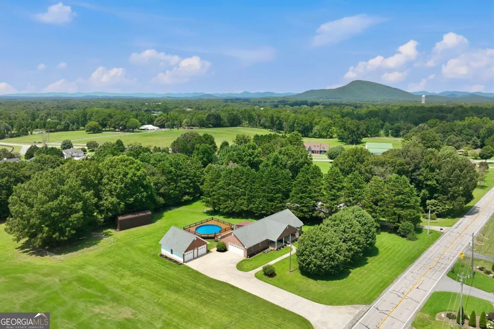5573 Clarks Bridge RD Clermont, GA 30527