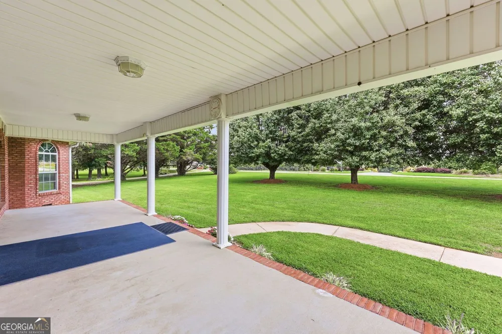 5573 Clarks Bridge RD Clermont, GA 30527