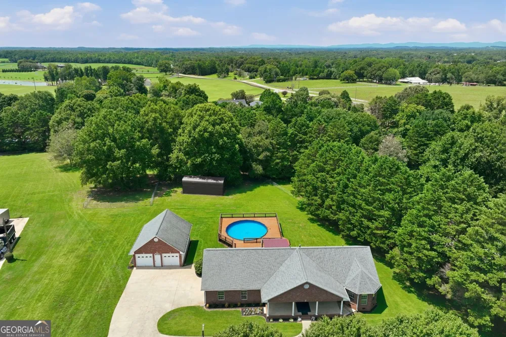 5573 Clarks Bridge RD Clermont, GA 30527