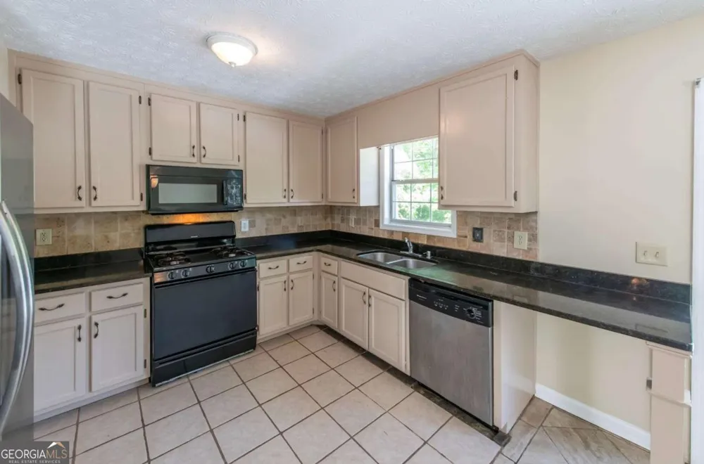 5995 Megcole WAY SW Mableton, GA 30126