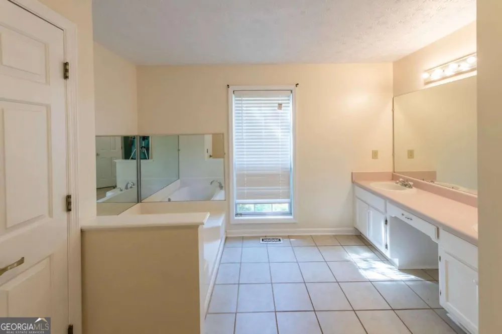 5995 Megcole WAY SW Mableton, GA 30126