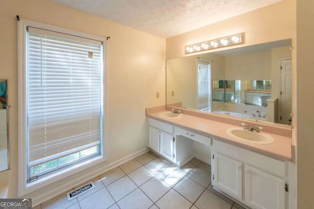 5995 Megcole WAY SW Mableton, GA 30126