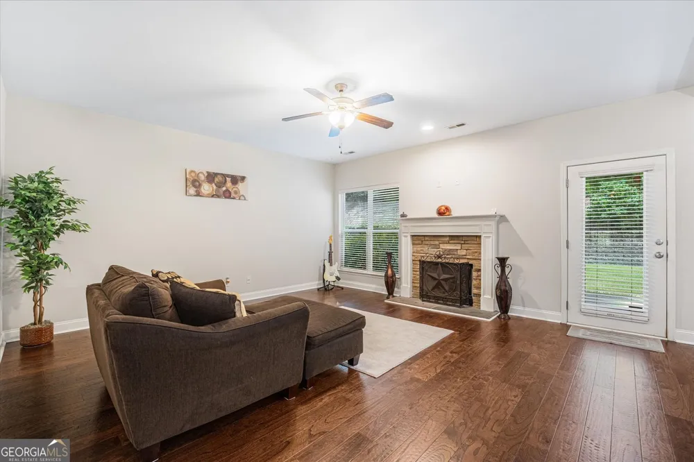 62 Seabiscuit CT Newnan, GA 30263