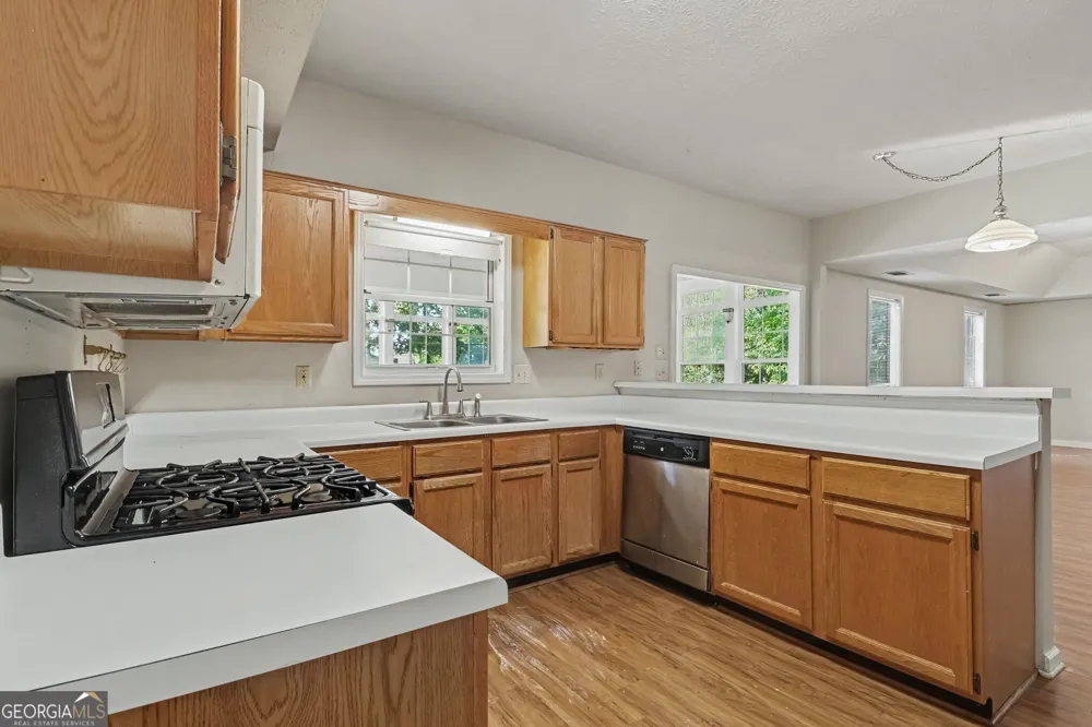 2042 Fox Hound WAY Lawrenceville, GA 30043
