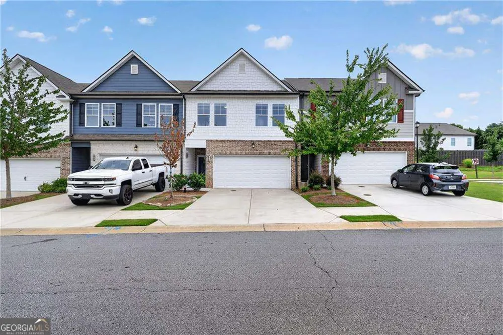 4711 Fairfax DR Oakwood, GA 30566