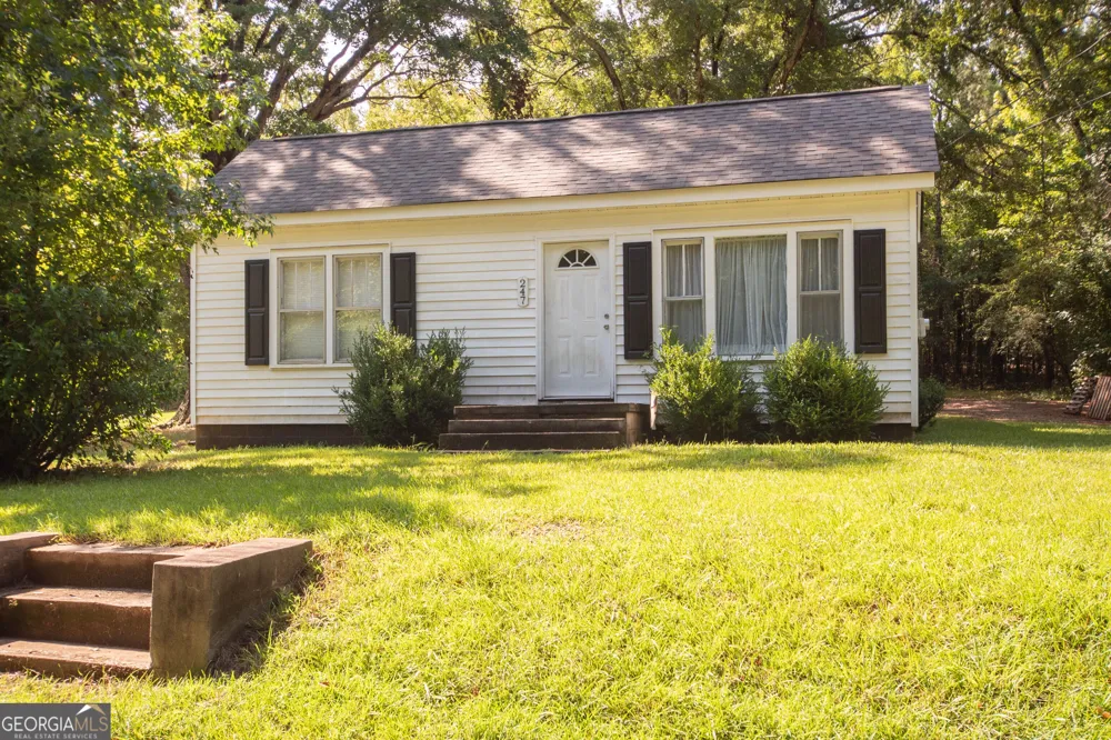 247 Ball ST Moreland, GA 30259