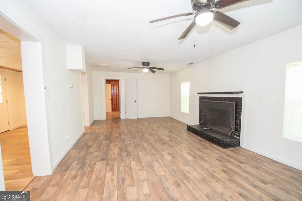 247 Ball ST Moreland, GA 30259