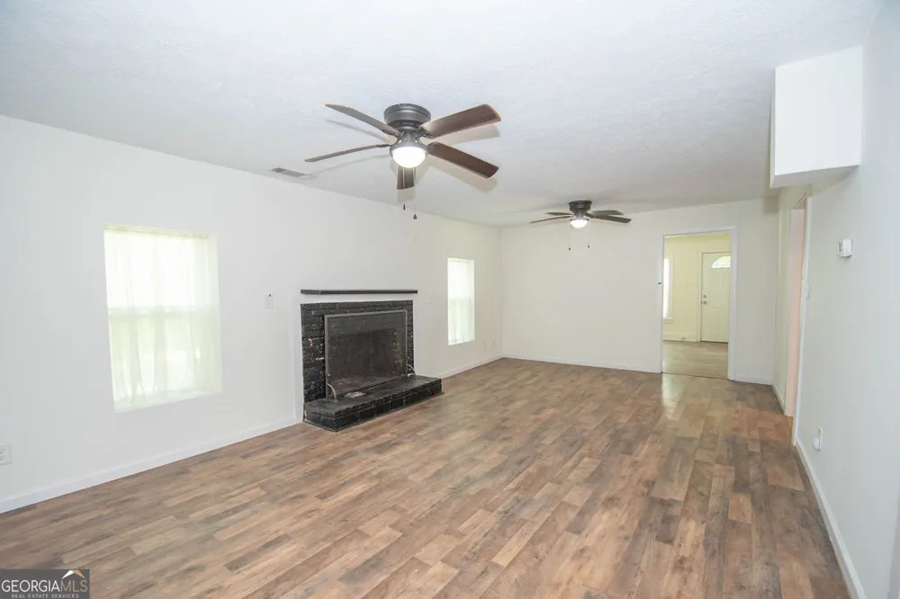 247 Ball ST Moreland, GA 30259