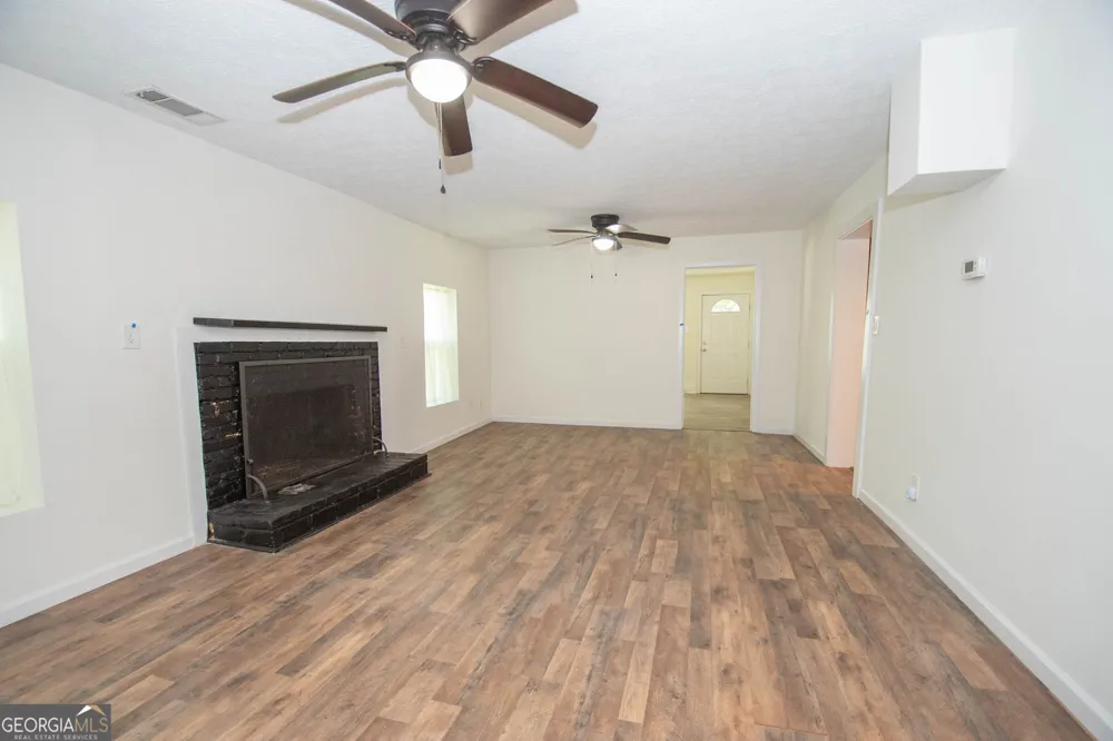 247 Ball ST Moreland, GA 30259