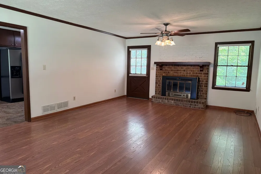 310 Sharon DR Fayetteville, GA 30214
