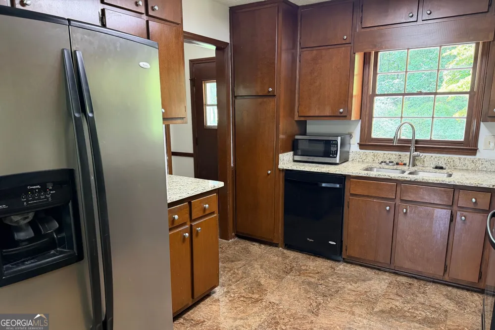 310 Sharon DR Fayetteville, GA 30214