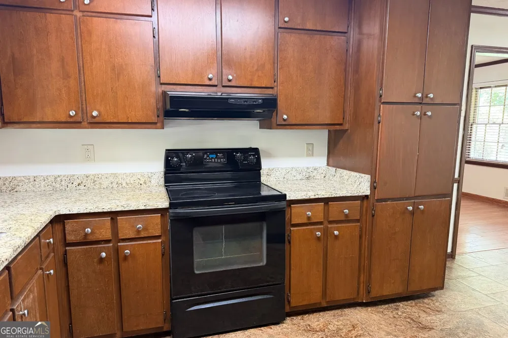 310 Sharon DR Fayetteville, GA 30214