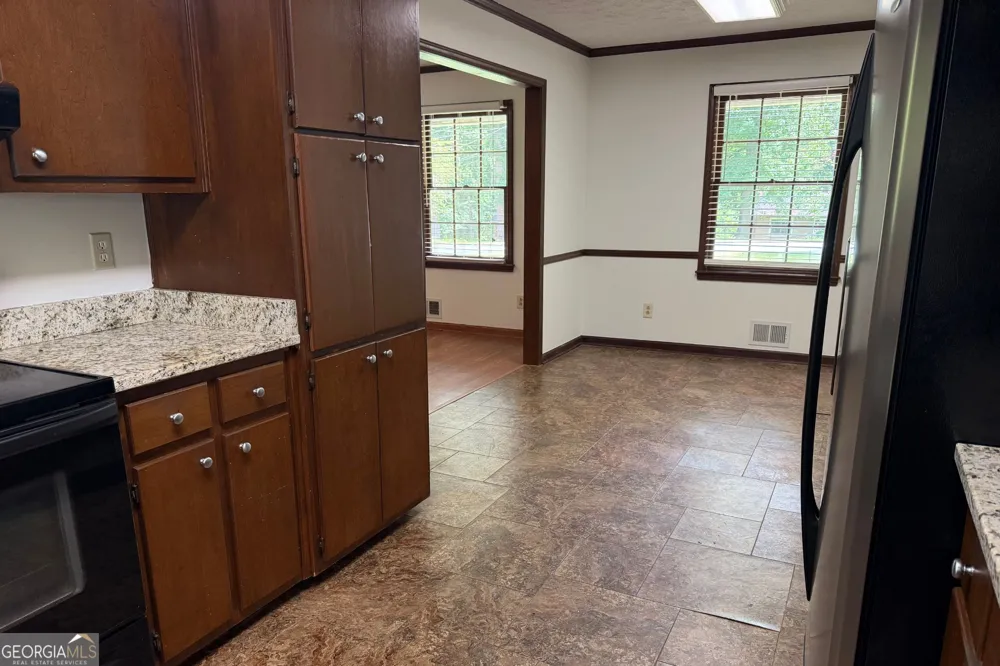 310 Sharon DR Fayetteville, GA 30214