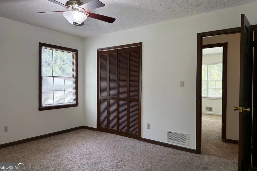 310 Sharon DR Fayetteville, GA 30214