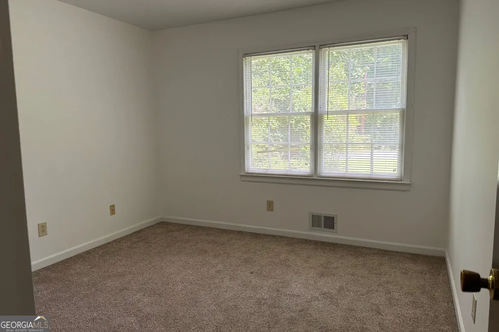 310 Sharon DR Fayetteville, GA 30214